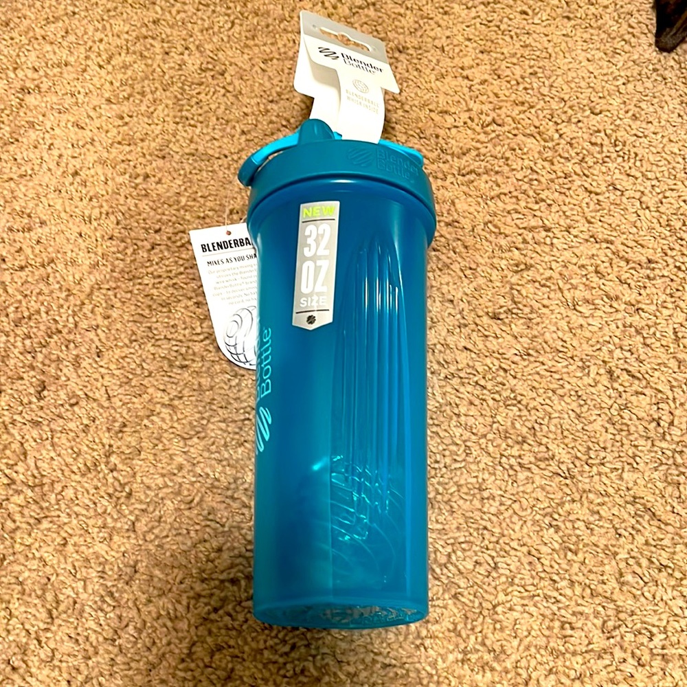 Teal Blender Bottle, 32 oz. New Spring Workout gear!